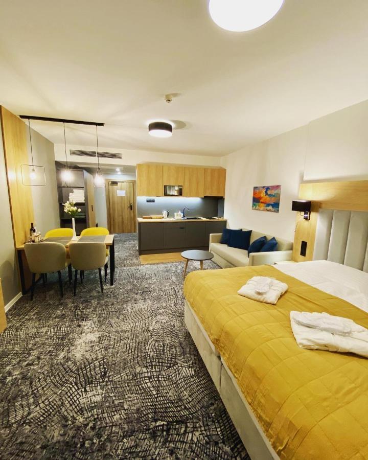 Luxapartmanbesenova Hotel Akvamarin Eksteriør bilde